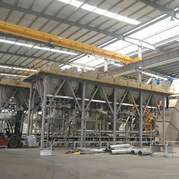 Disc feeding device on automatic batching line